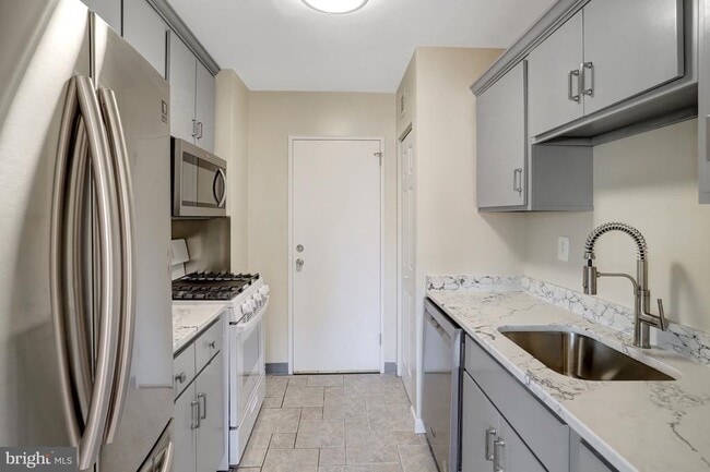 Building Photo - 1830 Columbia Pike