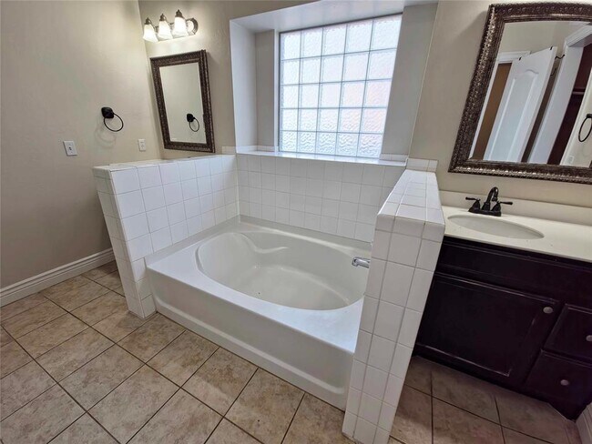 Building Photo - 16008 Bravado Pl