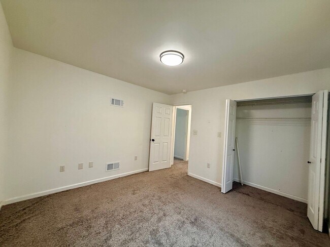 Building Photo - 202 Heatherwood Dr