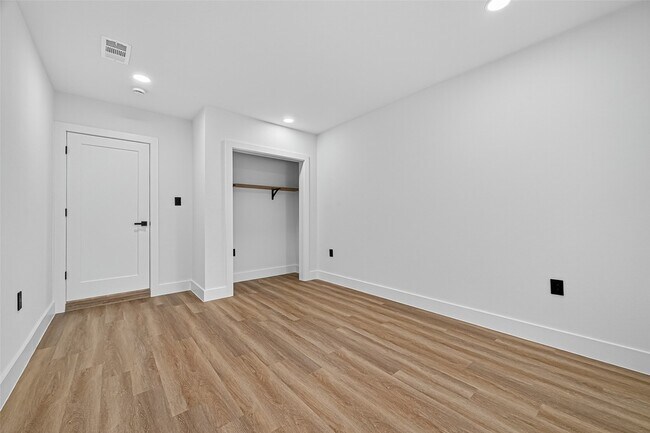 Building Photo - 7131 Mobud Dr