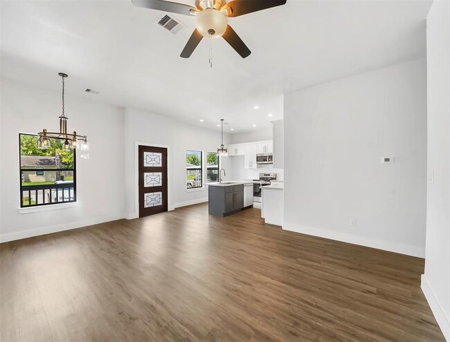 Building Photo - 4818 Paula St