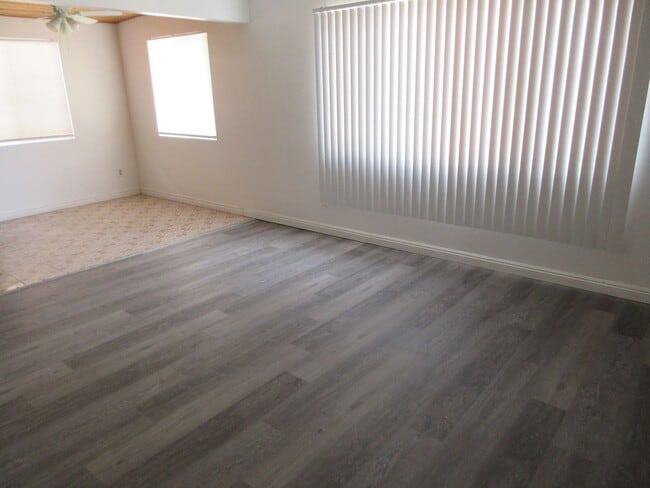 Building Photo - Gated 3 Bed/1 Bath With Big Backyard