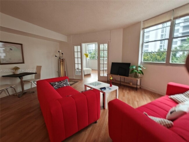 Building Photo - 825 Brickell Bay Dr