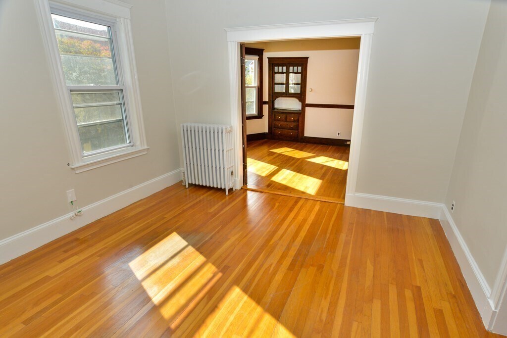 Building Photo - 89 Rockview St