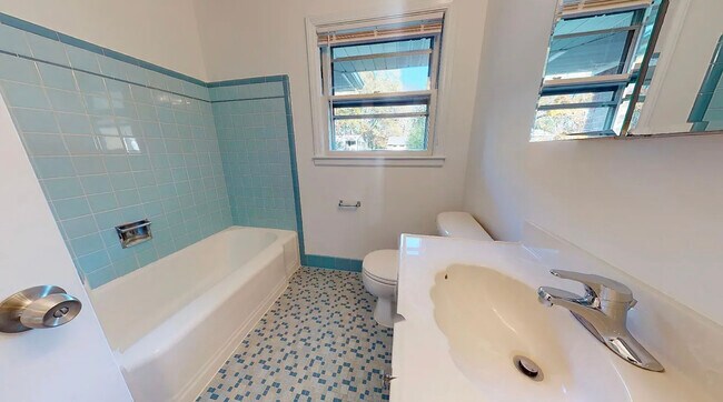 Building Photo - 330 Webster Pl
