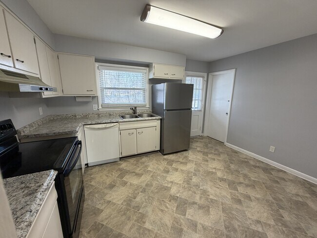 Building Photo - 125 Greenbriar Rd