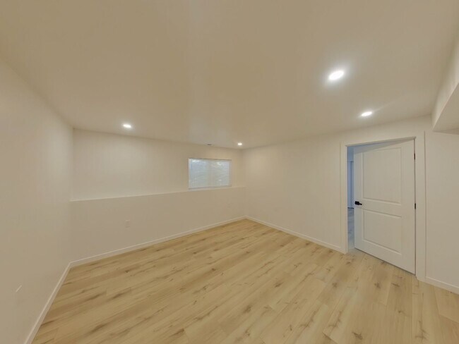 Building Photo - 1377 S Sierra Hls St