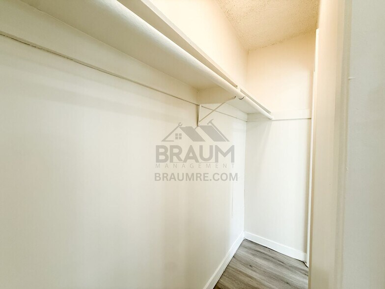 Building Photo - 5433 Sepulveda Blvd