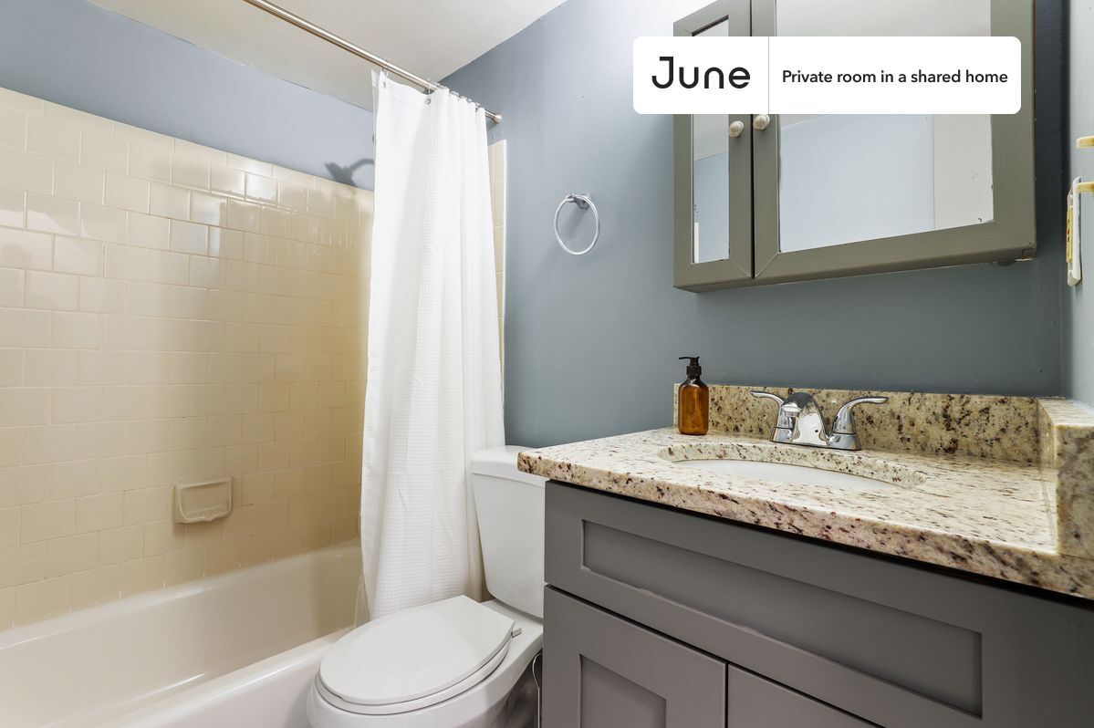 Building Photo - Room in Shared 5 bed/3 bath home