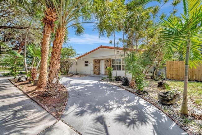 Building Photo - 840 NE 182nd St