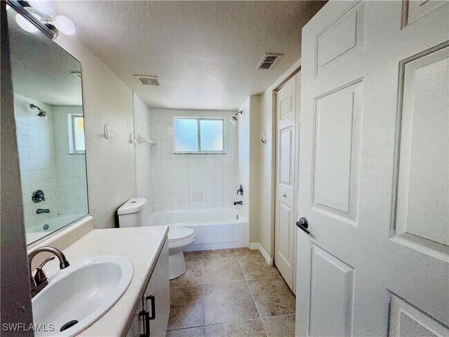 Building Photo - 8304 Key Royal Cir