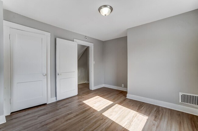 Building Photo - Three Bedroom Home for Lease in Dayton!