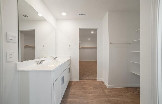 Building Photo - 313 LAS LOMAS Dr