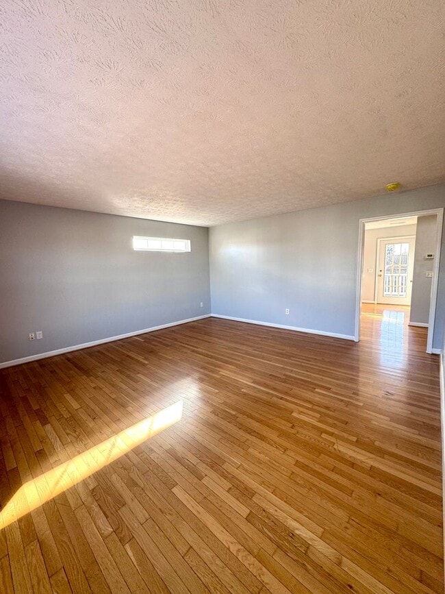 Building Photo - Beacon Hill Townhouse for Rent