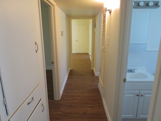 Building Photo - 419 Anton Dr