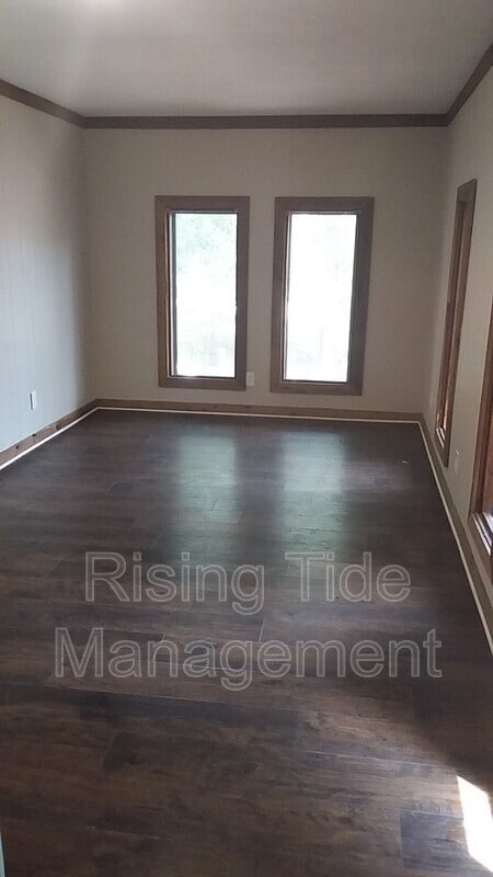 Building Photo - 1854 Edgehill Dr