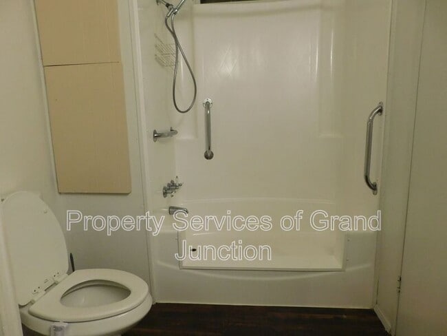 Building Photo - 2954 1/2 Cedar Place