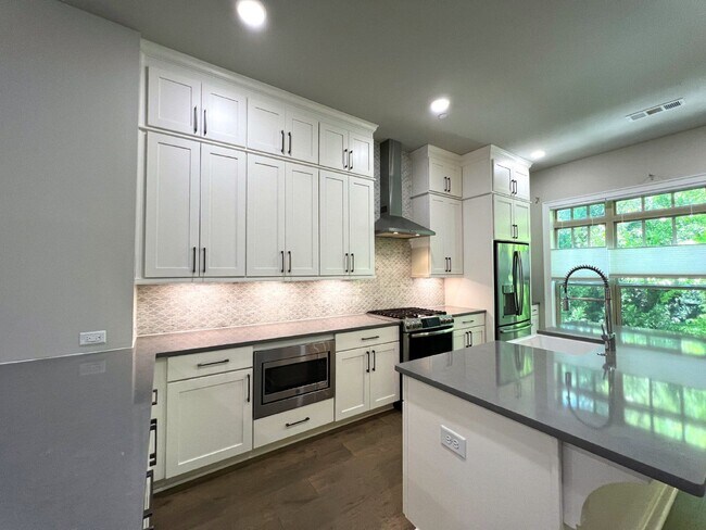 Building Photo - 4353 Parkside Pl