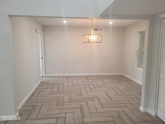 Building Photo - 408 Hollydale Dr