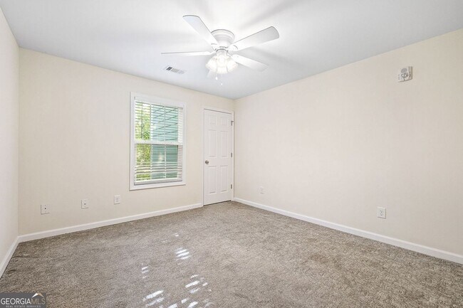 Building Photo - 4140 Riverlook Pkwy SE