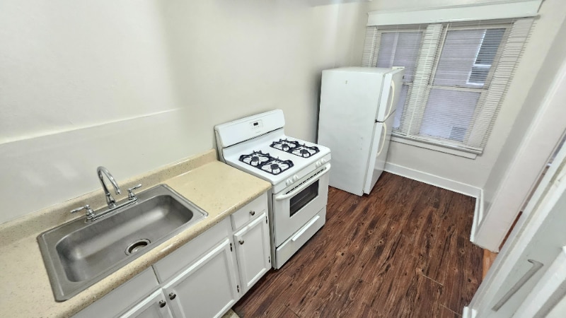 Building Photo - 1026 Ingraham St