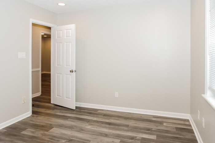 Building Photo - 112 Emerald Dr