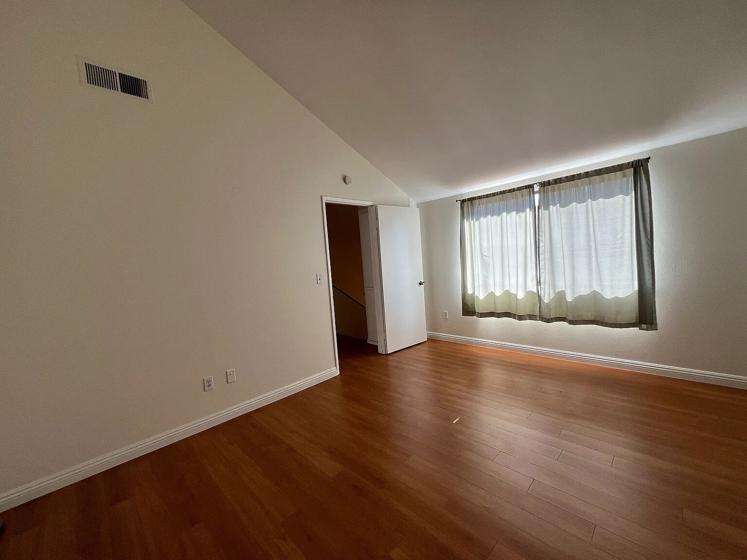 Building Photo - 598 W Huntington Dr