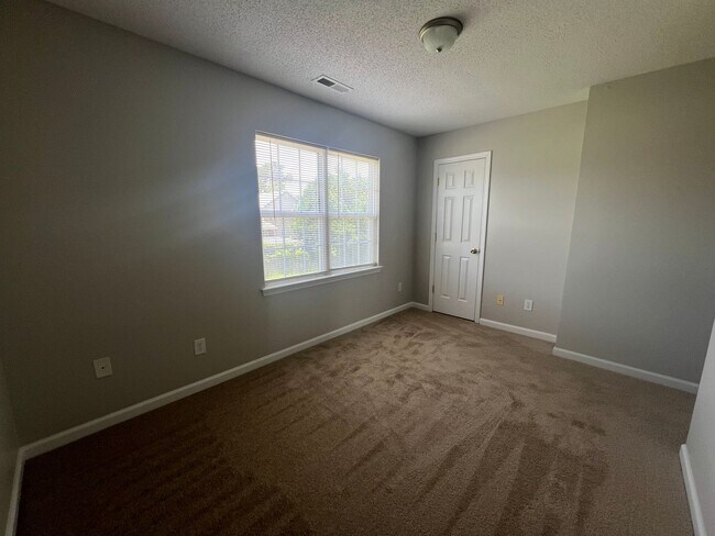 Building Photo - This property features 2 bedrooms and 2.5 bathrooms. Conveniently located near shopping centers, ...
