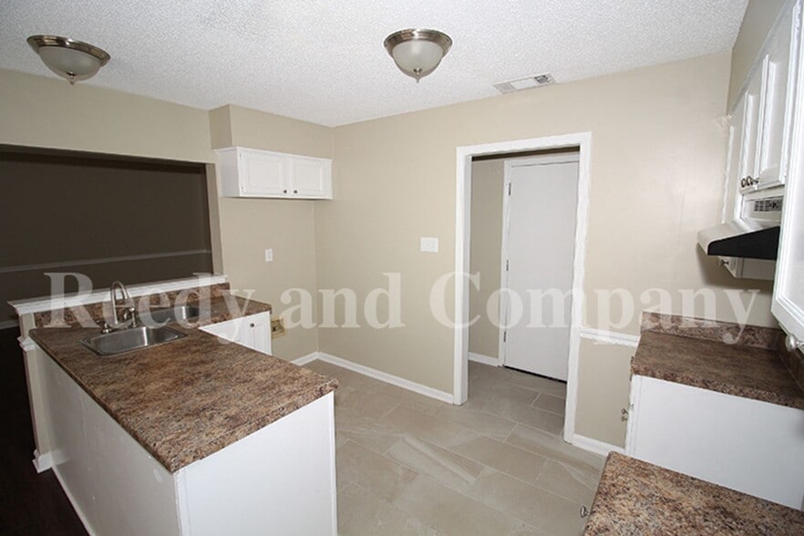 Building Photo - 6305 Kirby Downs Dr