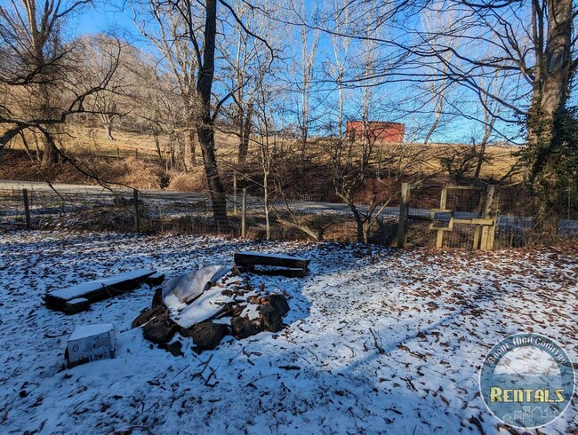 Building Photo - Renovated Cabin In Vilas