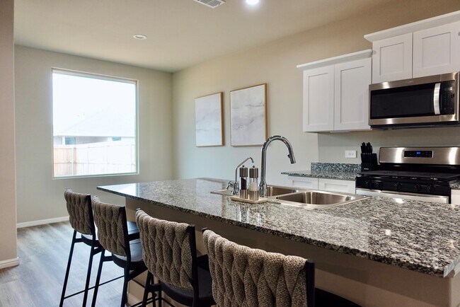 Building Photo - 6402 Globe Life Ct