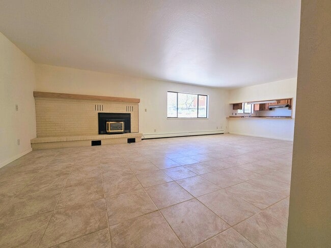 Building Photo - 1353 Santa Cruz Dr