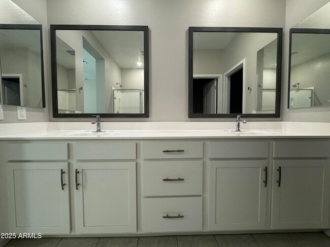 Building Photo - 775 E Furness Dr