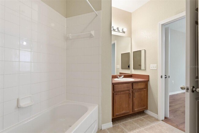Building Photo - 8103 Lillies Way