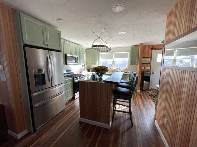 Building Photo - 43 Oceanside Dr
