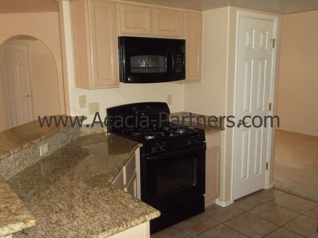 Building Photo - 4 Bedroom  in gated community on Golf Course