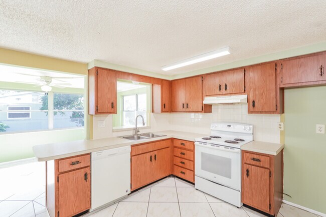 Building Photo - 3724 Redwood Dr