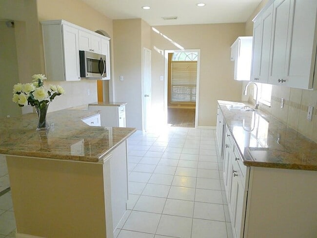 Building Photo - 20703 Whitevine Way