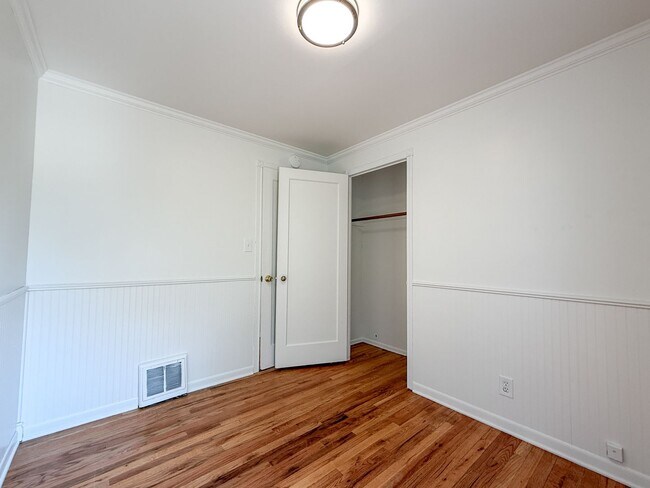 Building Photo - 6119 N Braeburn Dr