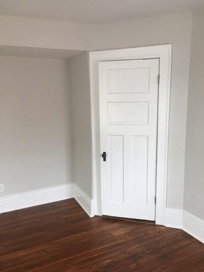 Building Photo - 1131