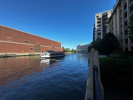 Building Photo - 720 N Larrabee St