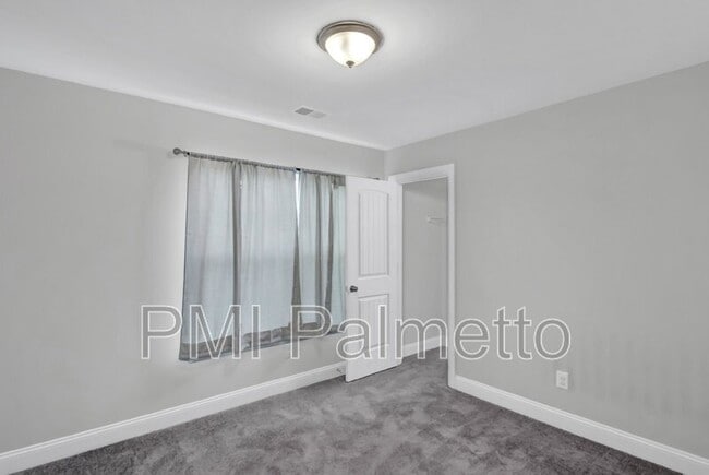 Building Photo - 318 Stillington St