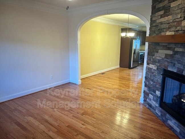 Building Photo - 18 Spring View Dr