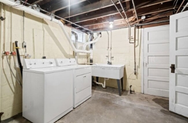 Building Photo - 4652 N Kenwood Ave