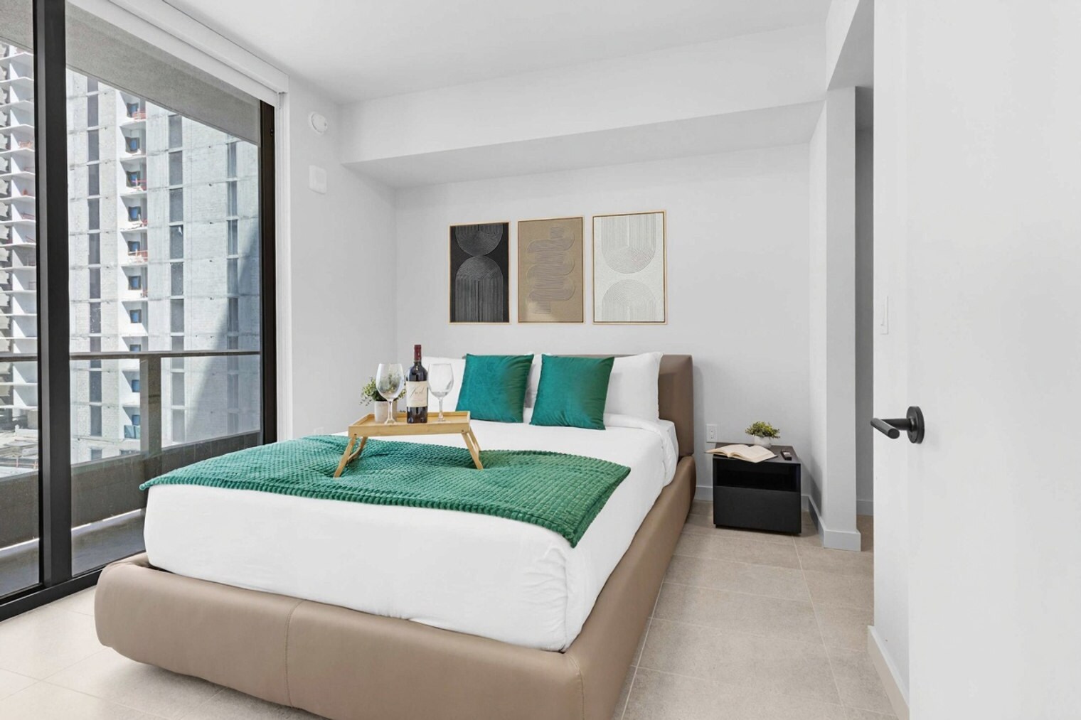 Building Photo - 501 NE 1st Ave