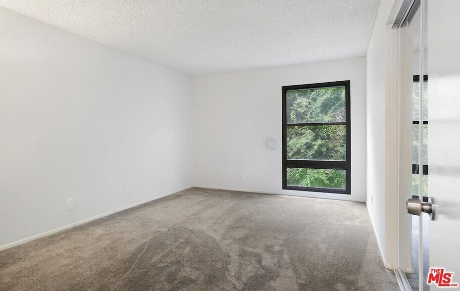 Building Photo - 8650 Gulana Ave