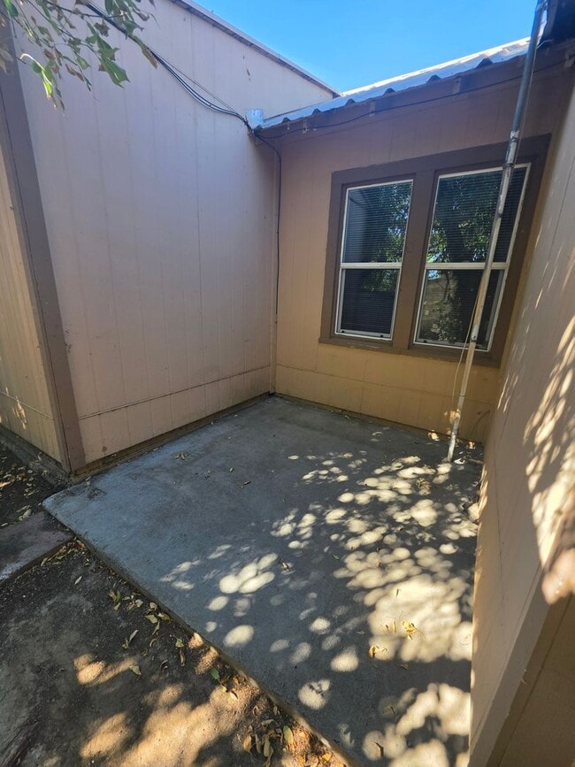 Building Photo - 1517 Solano St