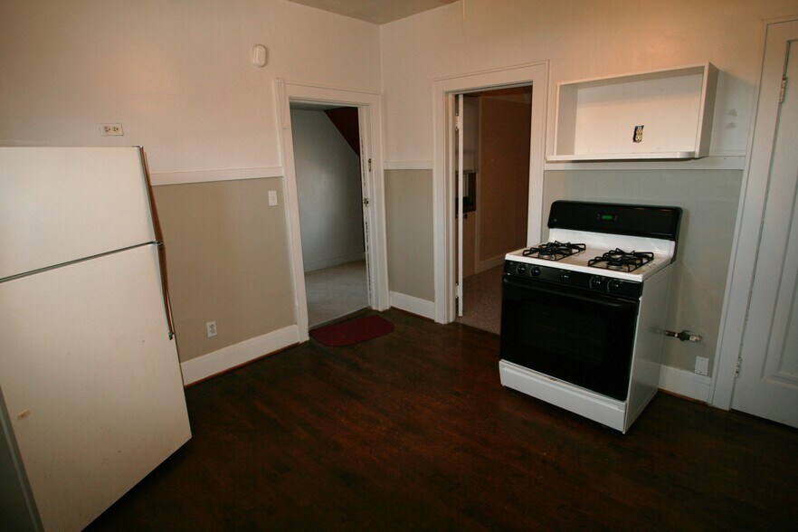 Kitchen - 6516 W Bluemound Rd