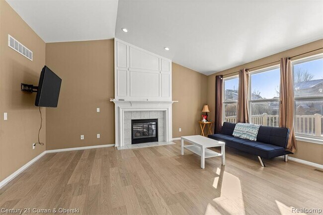 Building Photo - 7164 Richmond Dr