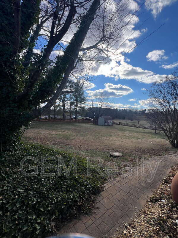 Building Photo - 1244 Mountain View Rd